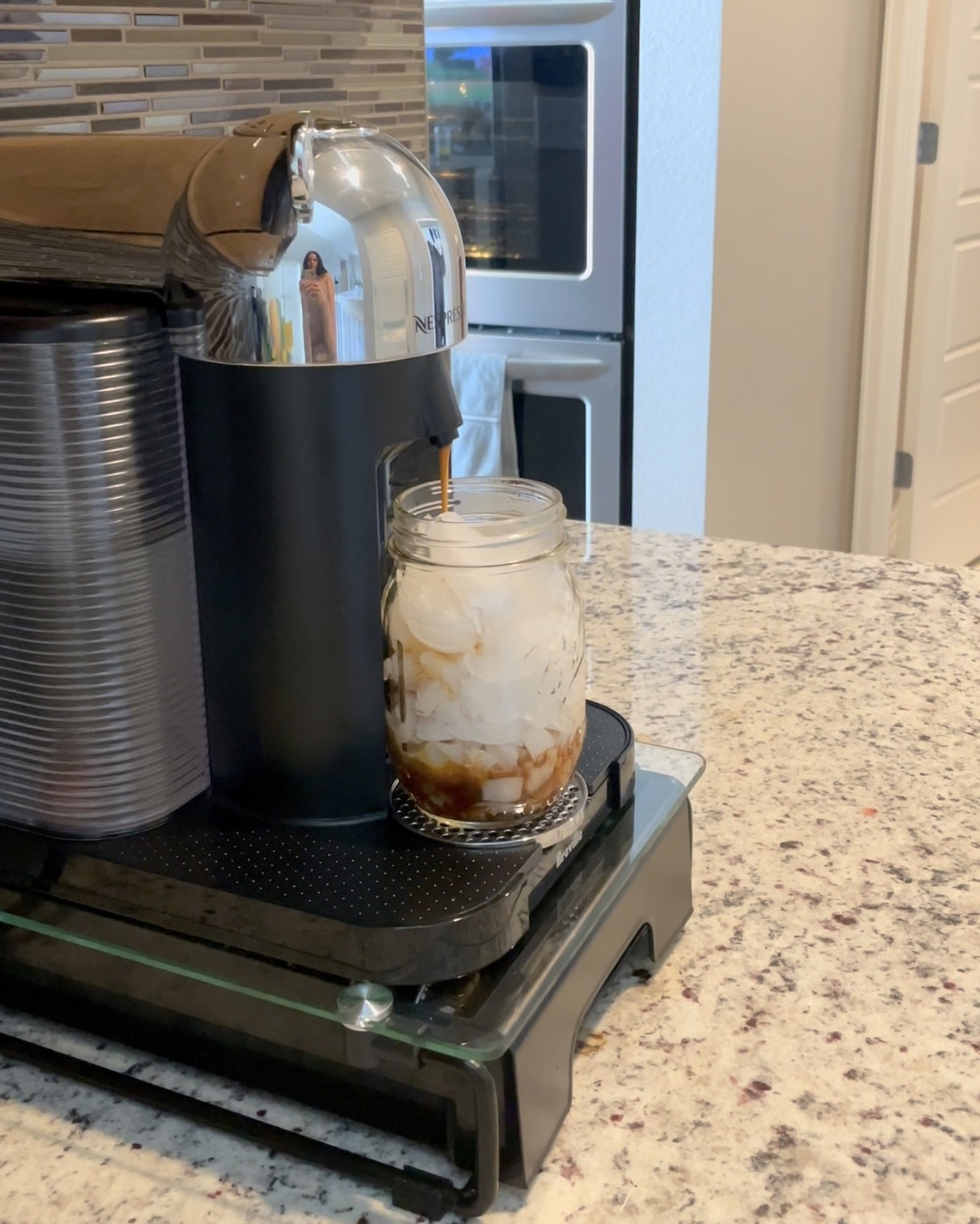 kuerig coffee machine making an espresso latte